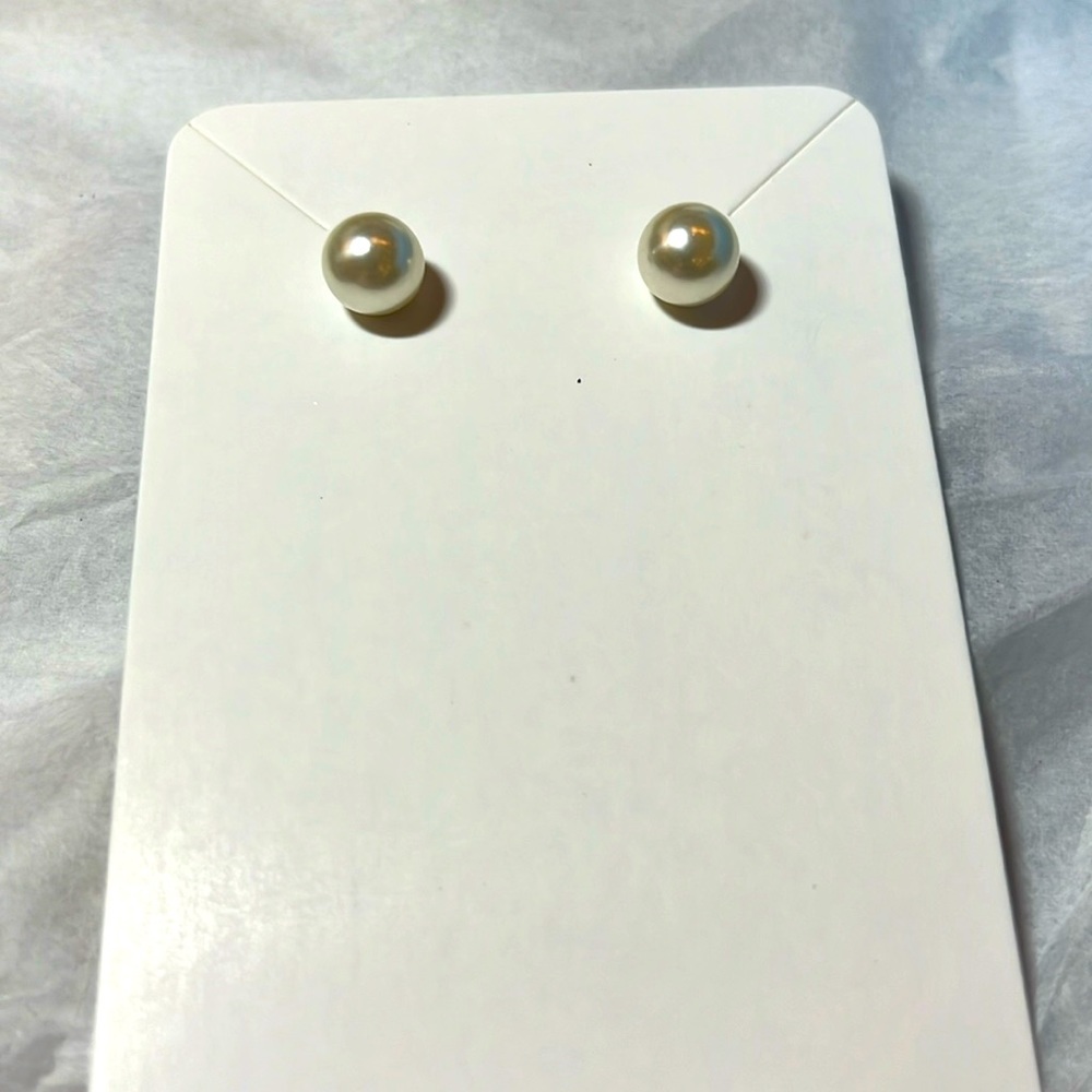 Pearl earrings